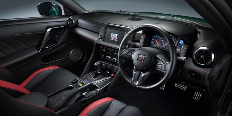 Novas versões do Nissan GT-R reveladas no Japão!(vídeo) 35