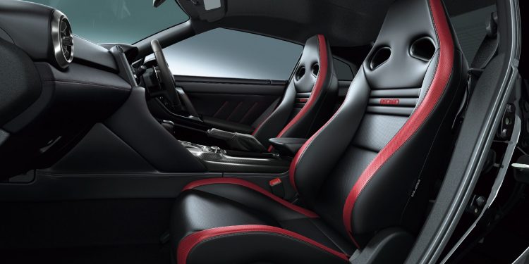 Novas versões do Nissan GT-R reveladas no Japão!(vídeo) 24