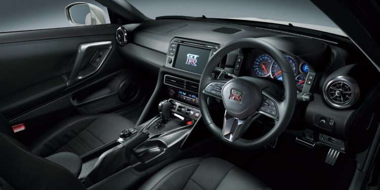 Novas versões do Nissan GT-R reveladas no Japão!(vídeo) 20