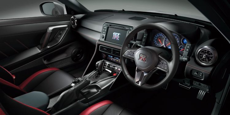 Novas versões do Nissan GT-R reveladas no Japão!(vídeo) 18