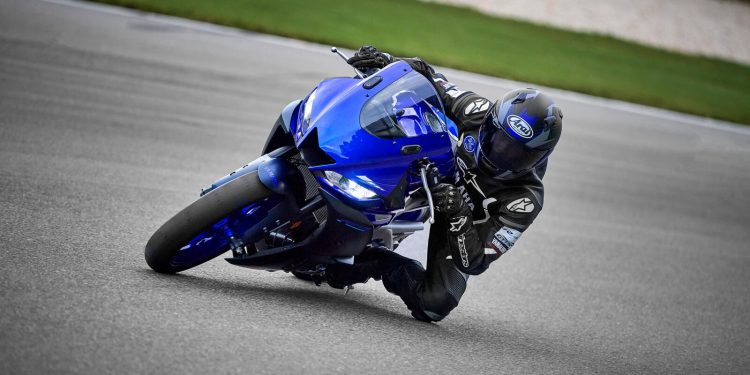 Os modelos da Série R de 2022 celebram a história das corridas da Yamaha nos Grandes Prémios 18