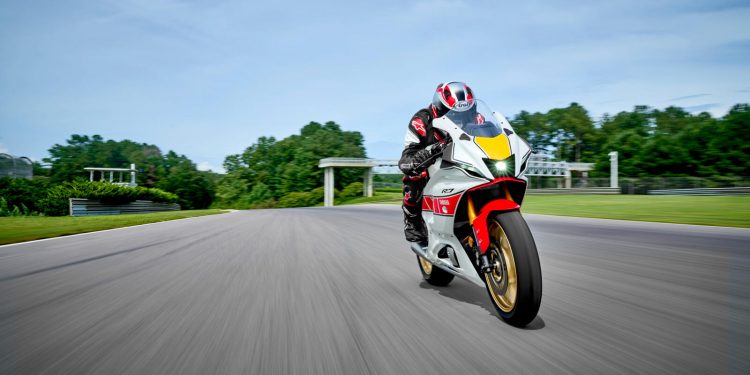 Os modelos da Série R de 2022 celebram a história das corridas da Yamaha nos Grandes Prémios 13