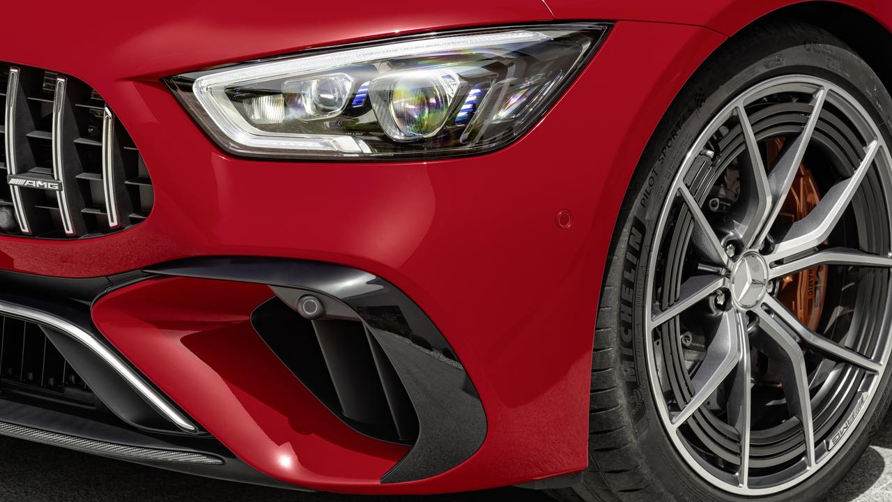 Lançamento mundial do primeiro híbrido desportivo da Mercedes-AMG 14