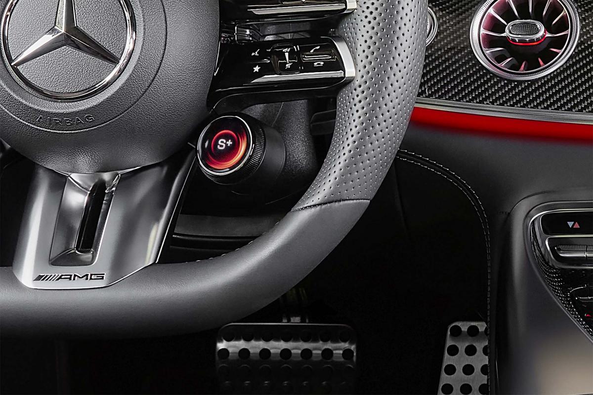 Lançamento mundial do primeiro híbrido desportivo da Mercedes-AMG 15