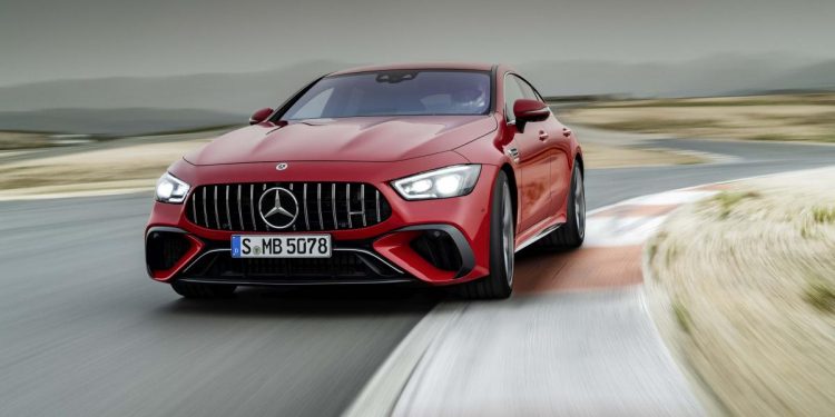 Lançamento mundial do primeiro híbrido desportivo da Mercedes-AMG 24