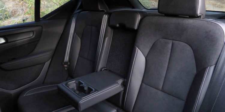 VOLVO XC40 T4 RECHARGE R-DESIGN: Ideal para cada ocasião! 40