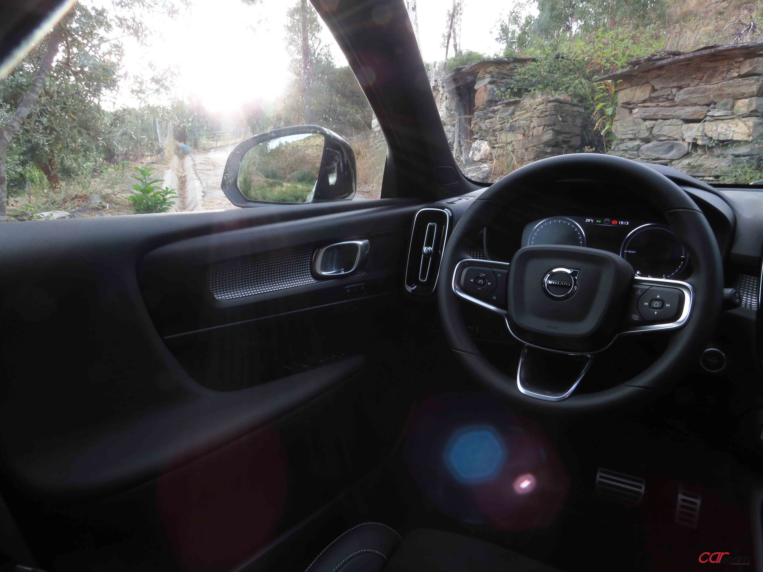 VOLVO XC40 T4 RECHARGE R-DESIGN: Ideal para cada ocasião! 26