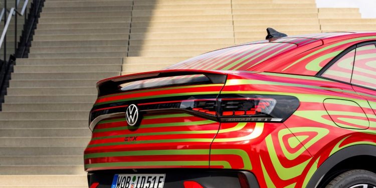 SUV coupé VW ID.5 GTX no IAA de Munique ainda como um concept car 16