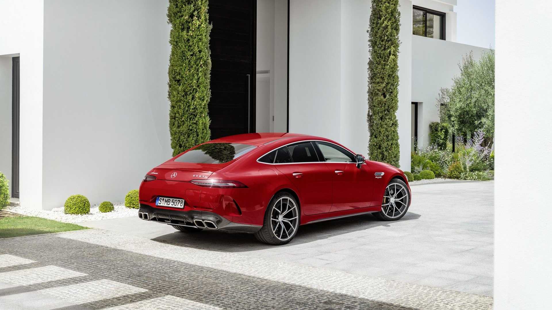 Lançamento mundial do primeiro híbrido desportivo da Mercedes-AMG 19