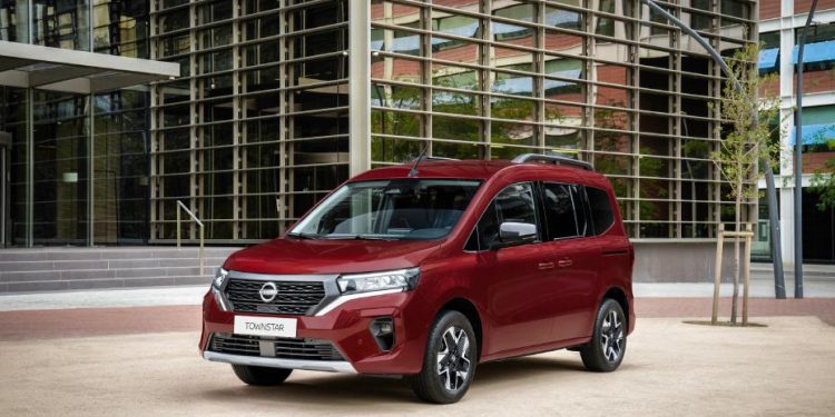 Nissan revela a nova Townstar, uma estrela no mercado de VCLs 21