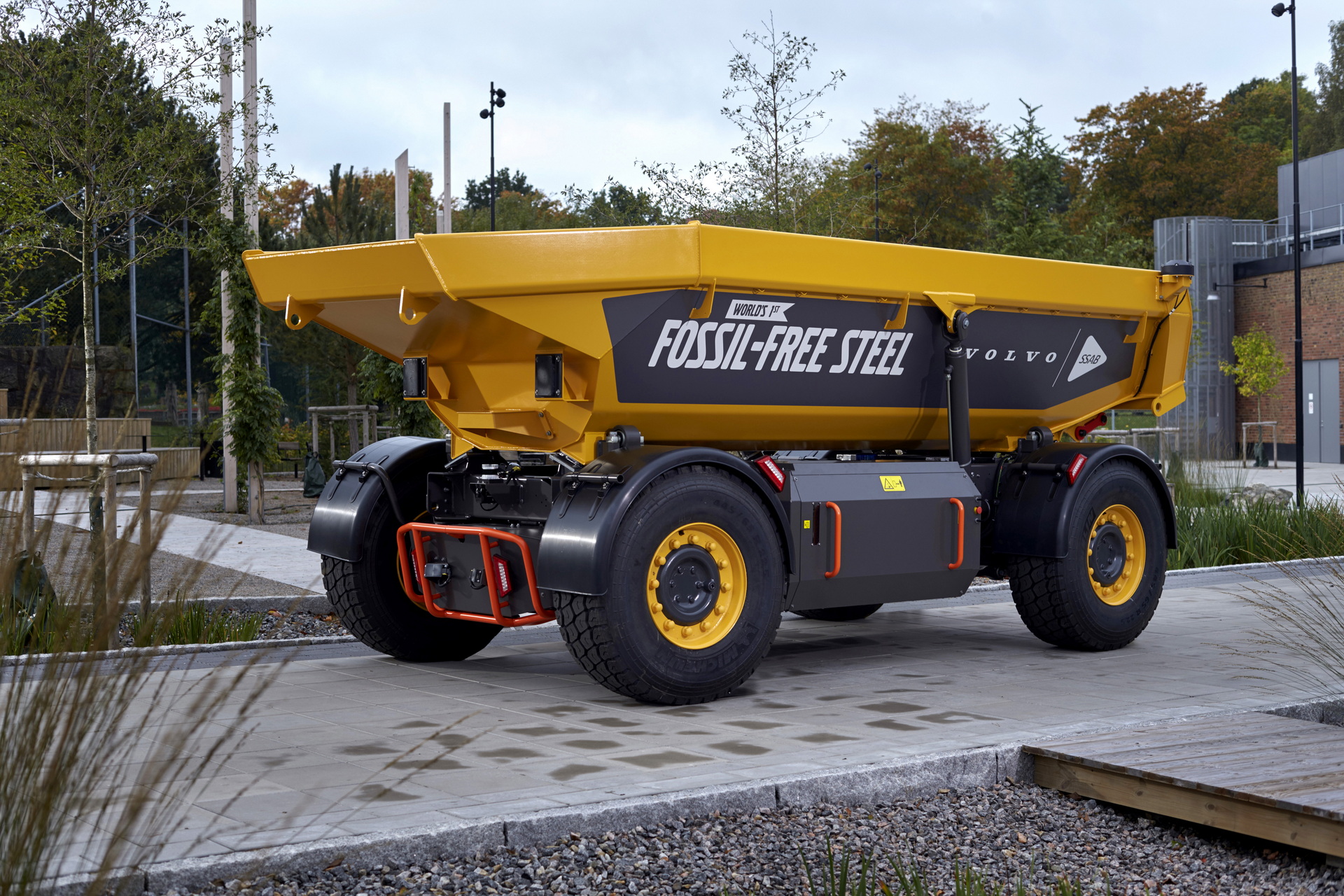 Esta carruagem da Volvo é o primeiro veículo em "metal limpo"! 18