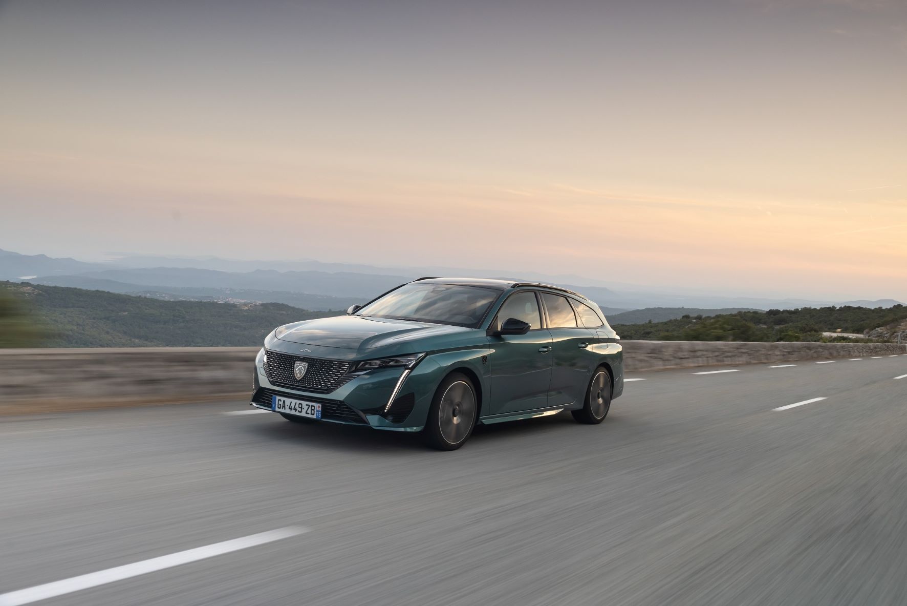 Abertas as encomendas para o novo PEUGEOT 308 SW 13