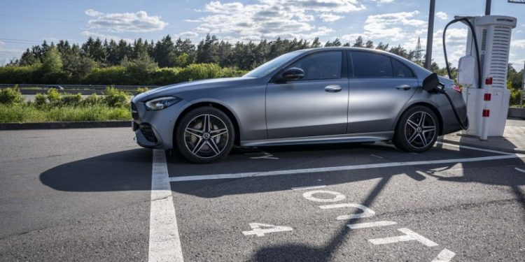 Novo Mercedes-Benz Classe C já pode ser encomendado em versão híbrida plug-in 19