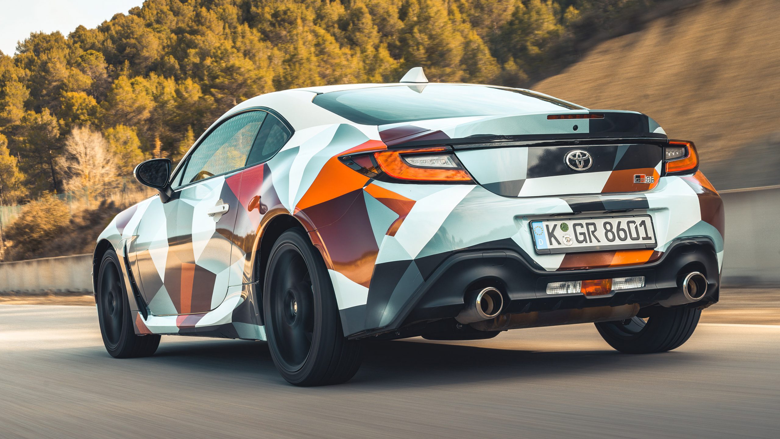 Toyota apresenta o novo GR86 16