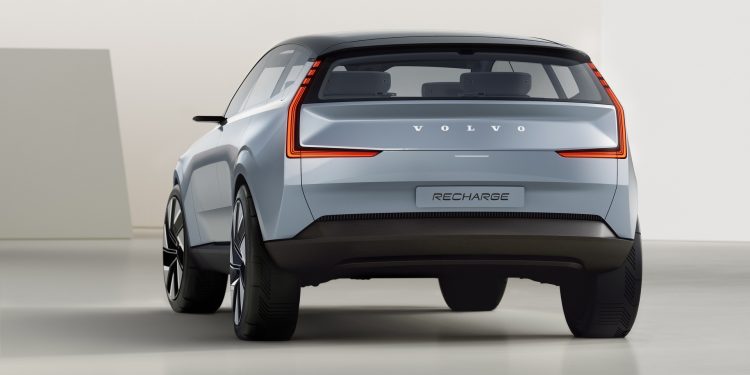 O sucessor do Volvo XC90 vai ter um design inspirado em SUV e em Carrinha. 26