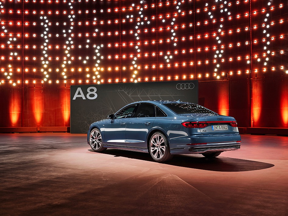 Design elegante e tecnologias inovadoras para um carro emblemático: o novo Audi A8 (vídeo) 13