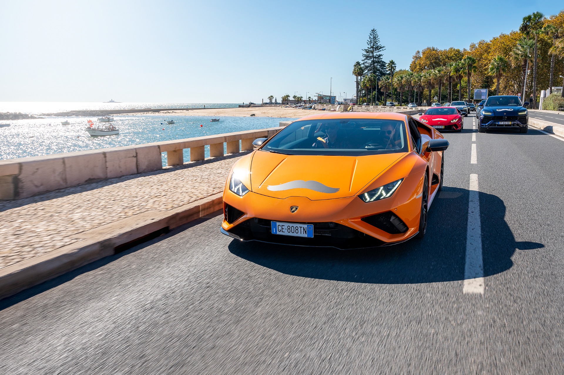Vários Lamborghini com bigode percorreram as ruas de Lisboa em apoio ao Movember 15
