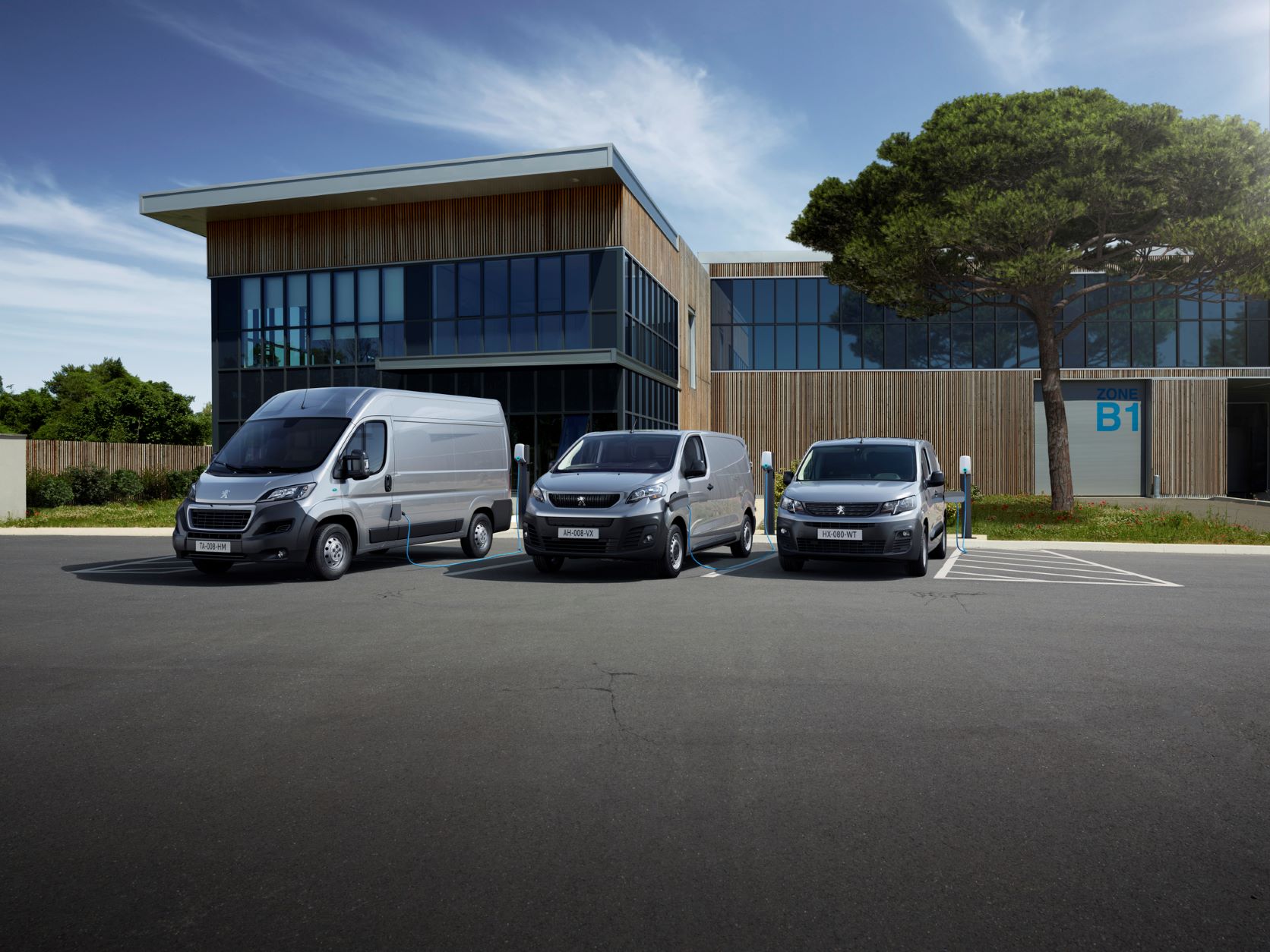 Com a sua gama de furgões 100% elétricos, a PEUGEOT tem os olhos postos na liderança do mercado 16