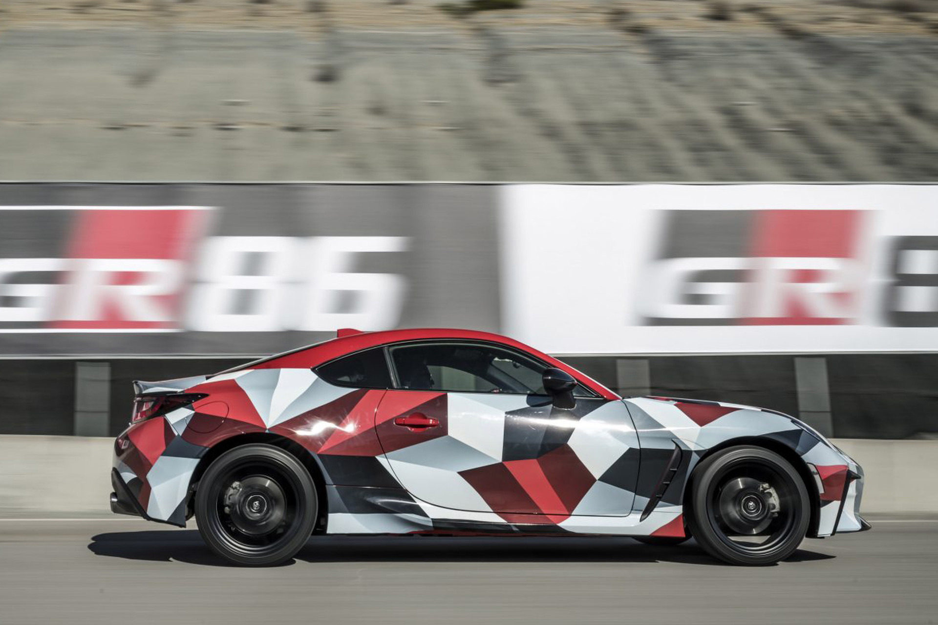 Toyota apresenta o novo GR86 17