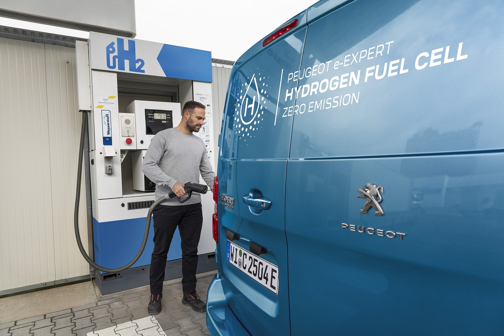 Produção do PEUGEOT e-EXPERT Hydrogen já arrancou 13