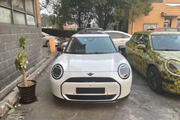 O Novo MINI vai sair em 2023, mas já surgiu em fotos sem camuflagem! 13