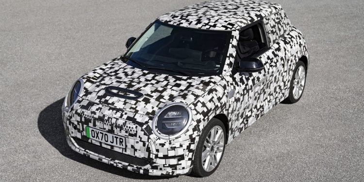 O Novo MINI vai sair em 2023, mas já surgiu em fotos sem camuflagem! 21