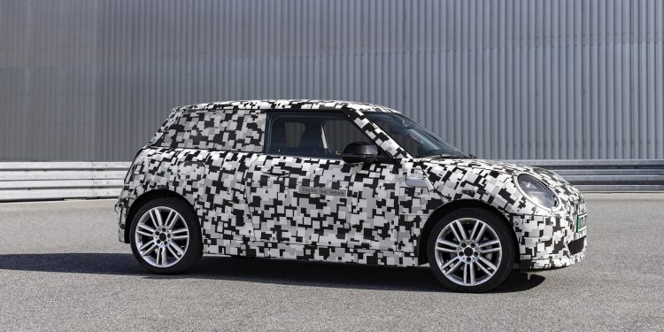 O Novo MINI vai sair em 2023, mas já surgiu em fotos sem camuflagem! 20