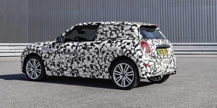 O Novo MINI vai sair em 2023, mas já surgiu em fotos sem camuflagem! 19