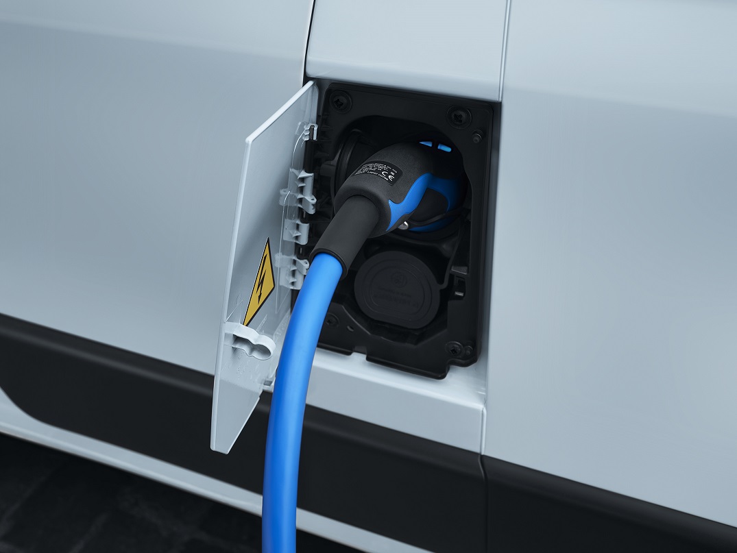 PEUGEOT e-Boxer abertas as encomendas para o modelo maior da gama de comerciais elétricos da PEUGEOT 18