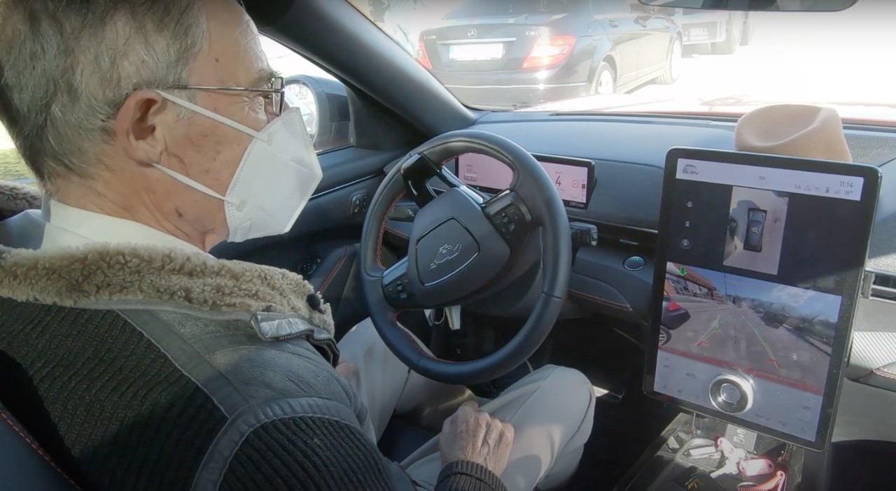 Aos 87 Anos e aderir à transição energética através do 100% Elétrico Mustang Mach-E da Ford (vídeo) 13