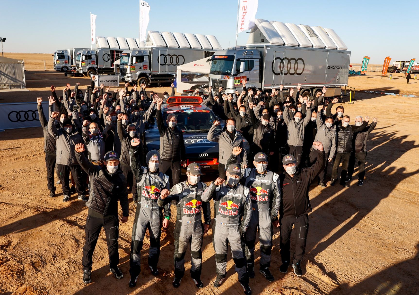 Carlos Sainz e o RS Q e-tron conquistam para a Audi a primeira vitória eletrificada no Dakar 16