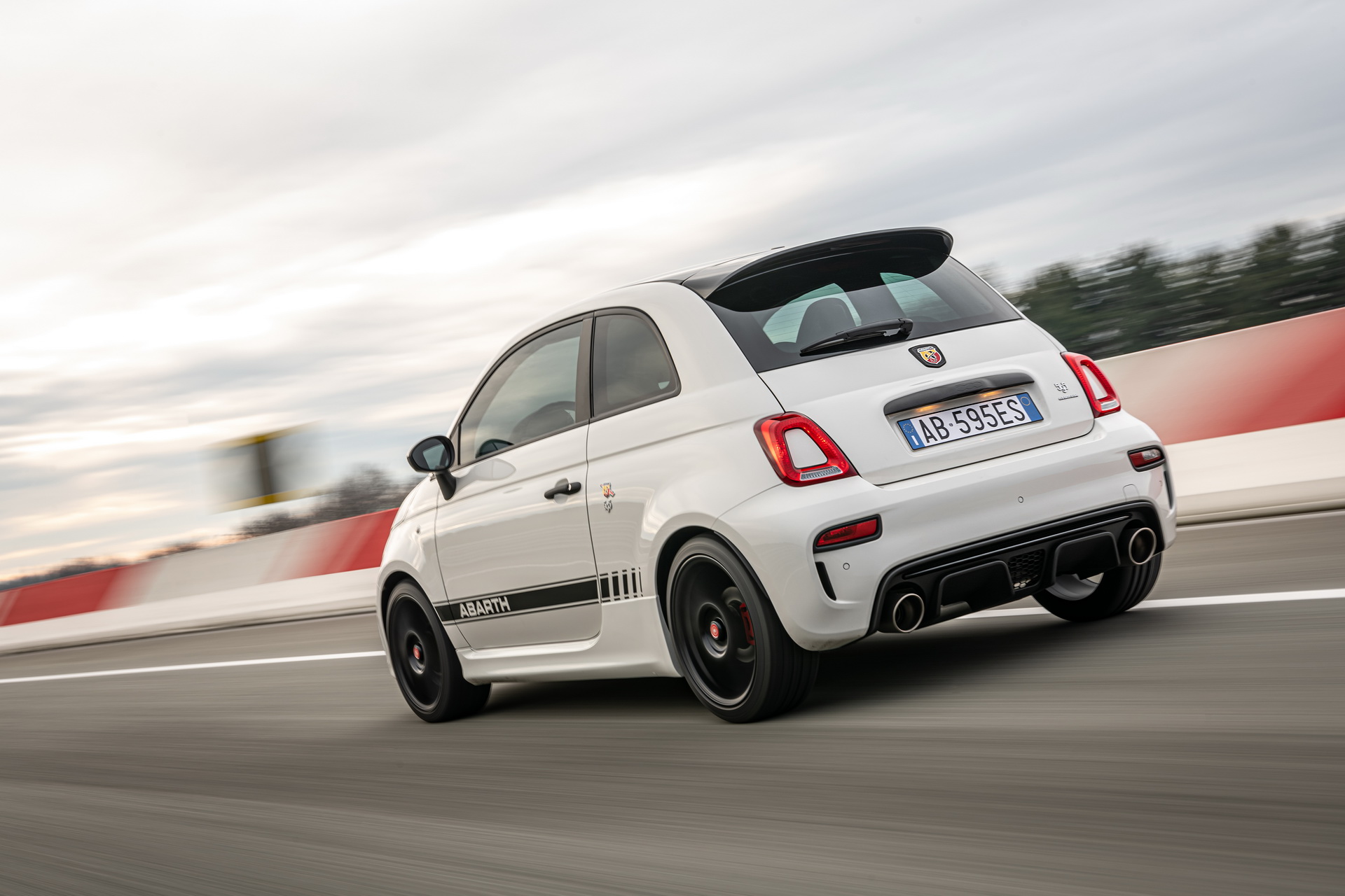 Nova gama Abarth 595: O Escorpião volta a picar 18