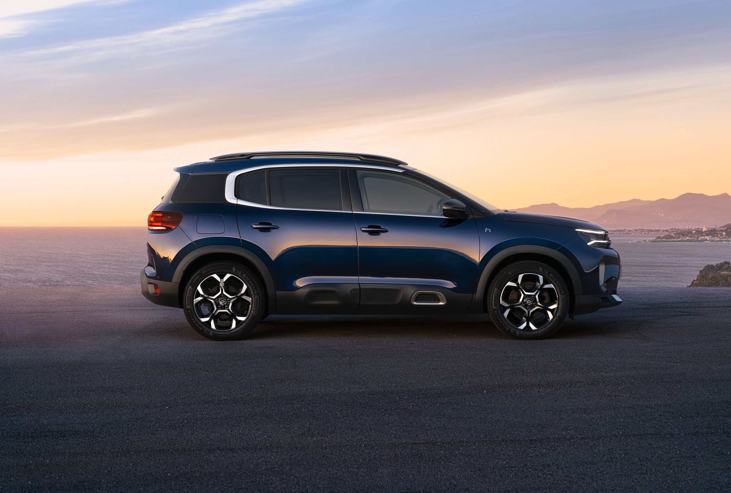 Estão abertas as encomendas em Portugal do novo SUV Citroën C5 Aircross 13