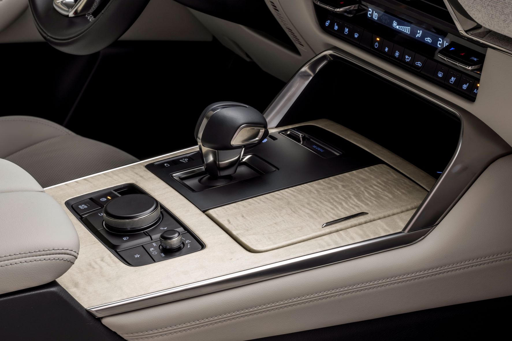 Mazda CX-60 PHEV Exclusivamente esculpido no Japão 16