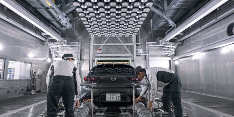 Mazda afirma que os seus automóveis são construídos para durar 17