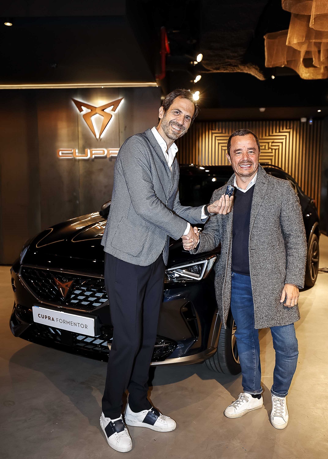 A CUPRA entrega a chave do 1000º automóvel vendido em Portugal na CUPRA City Garage Lisboa 13