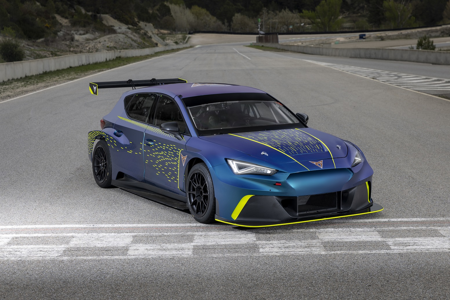 CUPRA EKS revela a sua equipa de pilotos 13