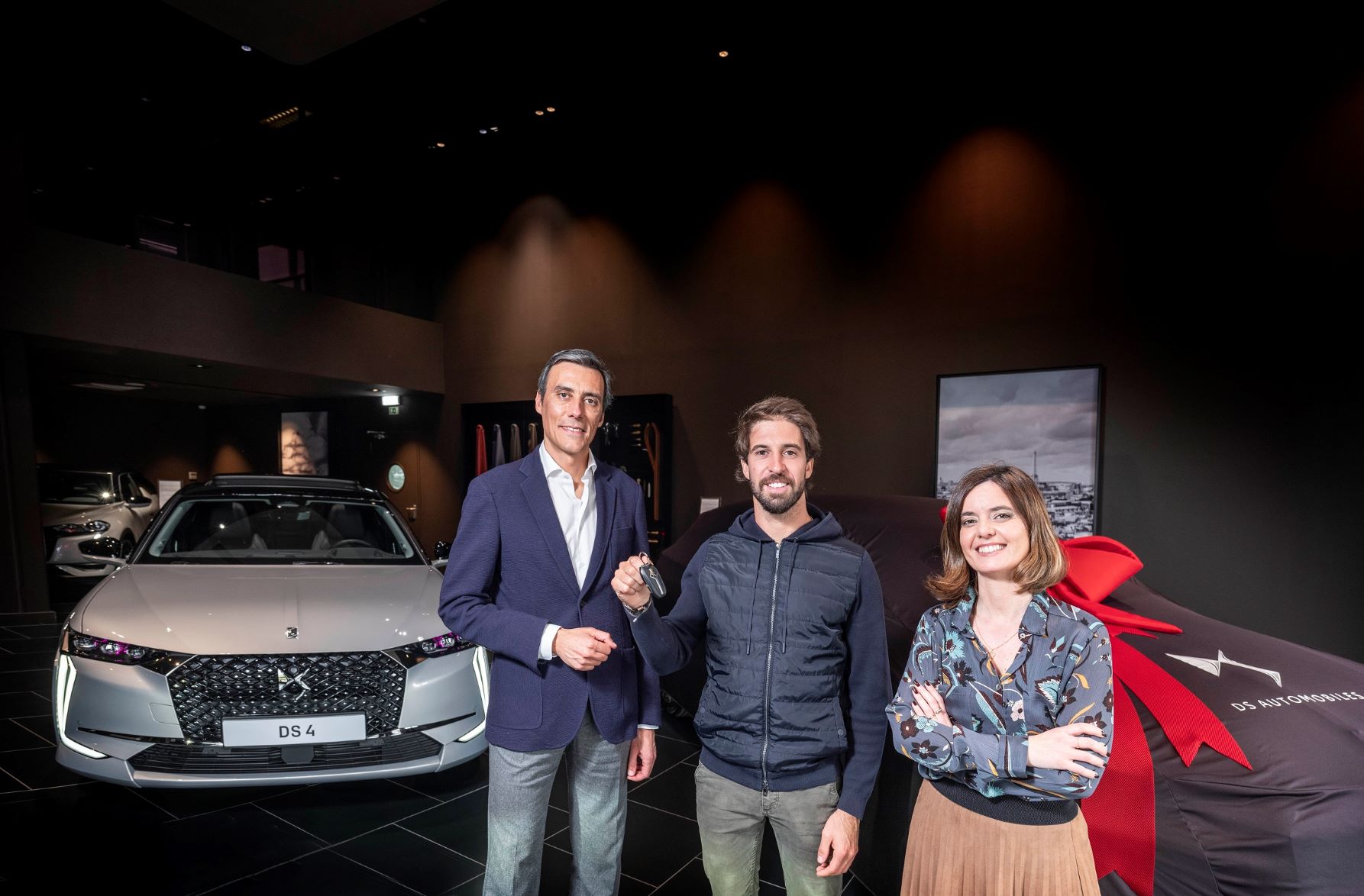 António Félix da Costa, campeão da Formula E, aos comandos do novo DS 4 E-TENSE 13 António Félix da Costa, campeão da Formula E, aos comandos do novo DS 4 E-TENSE 13