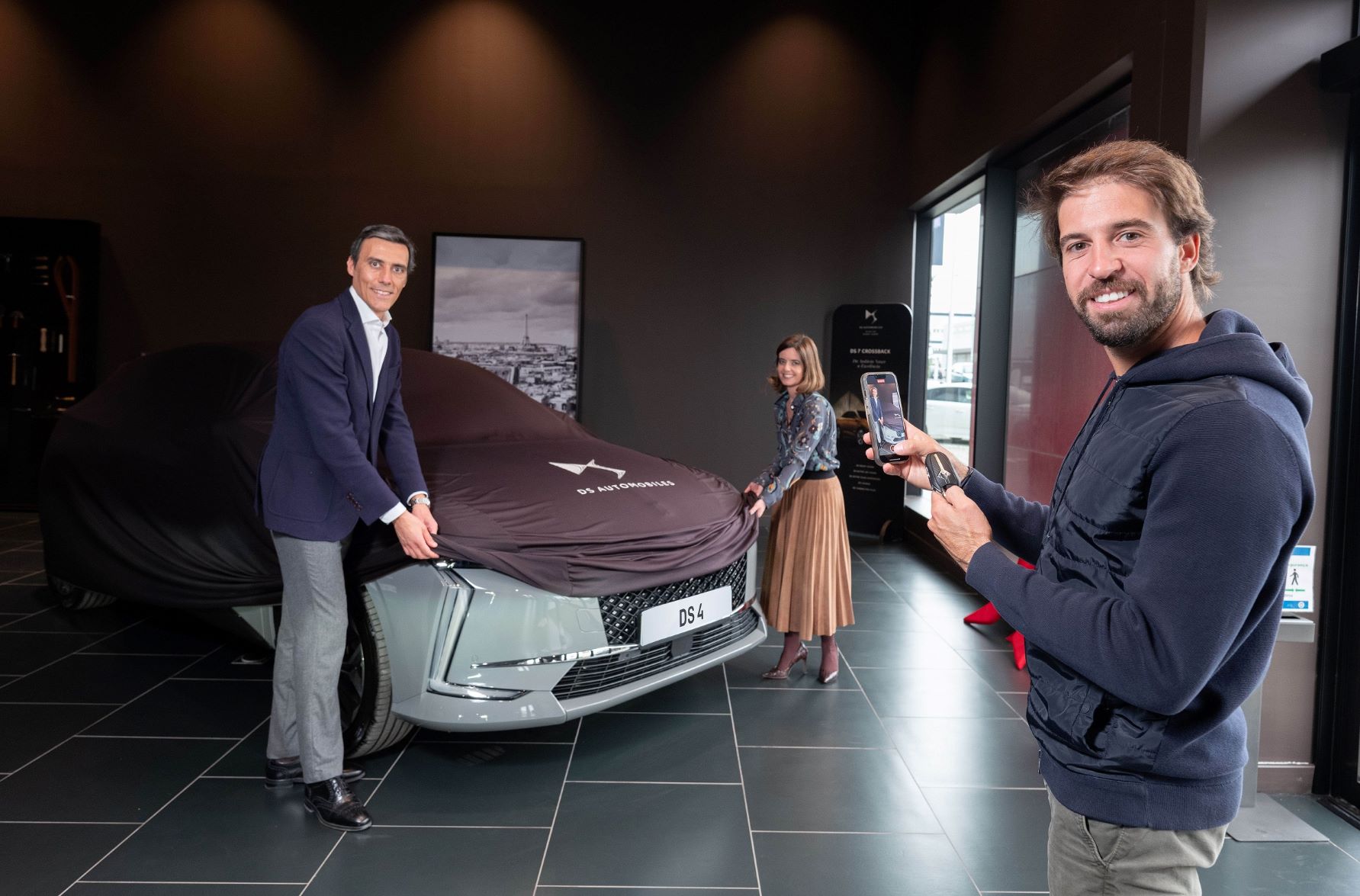 António Félix da Costa, campeão da Formula E, aos comandos do novo DS 4 E-TENSE 14 António Félix da Costa, campeão da Formula E, aos comandos do novo DS 4 E-TENSE 14