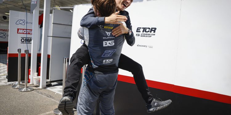 Início perfeito para a equipa CUPRA EKS que conquistou o primeiro lugar do pódio na primeira ronda do FIA ETCR em Pau 18