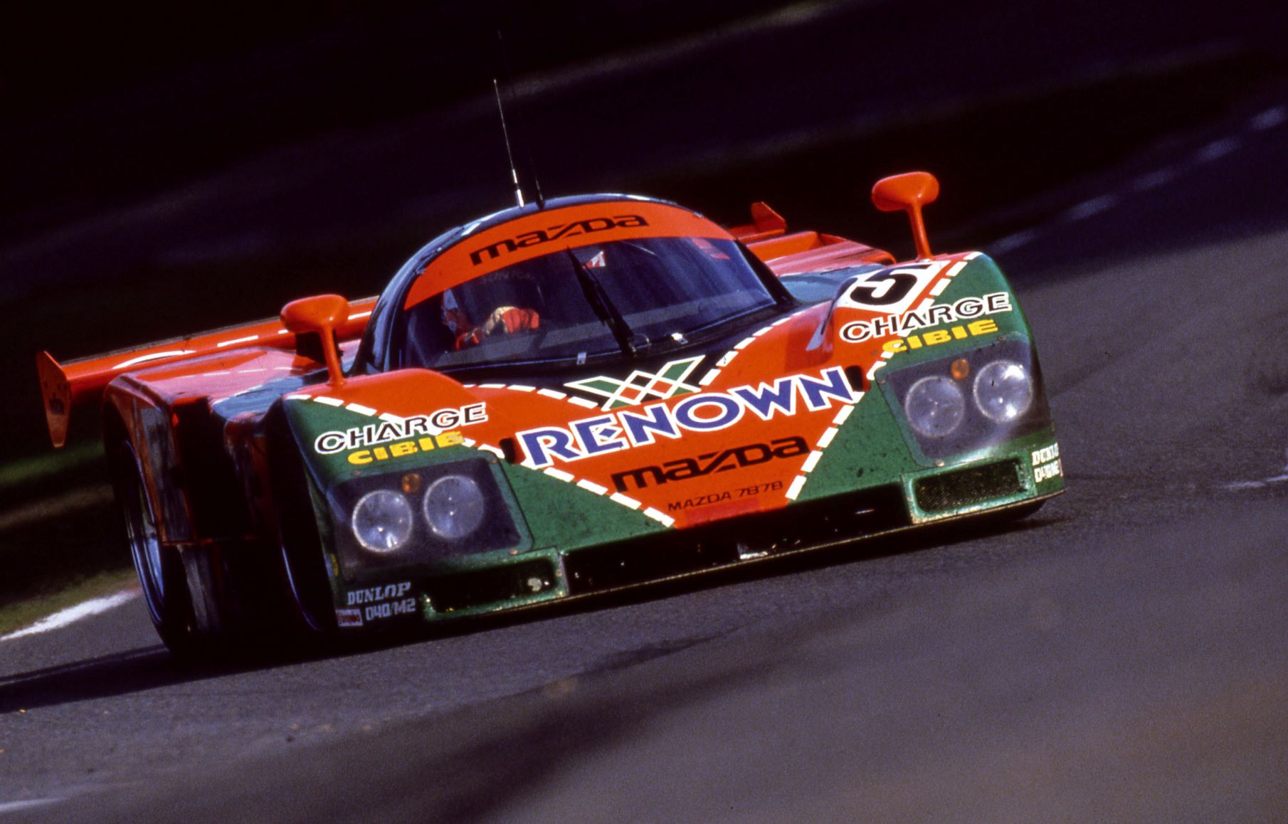 Mazda 787B em voltas de demonstração no Le Mans Classic 2022 18