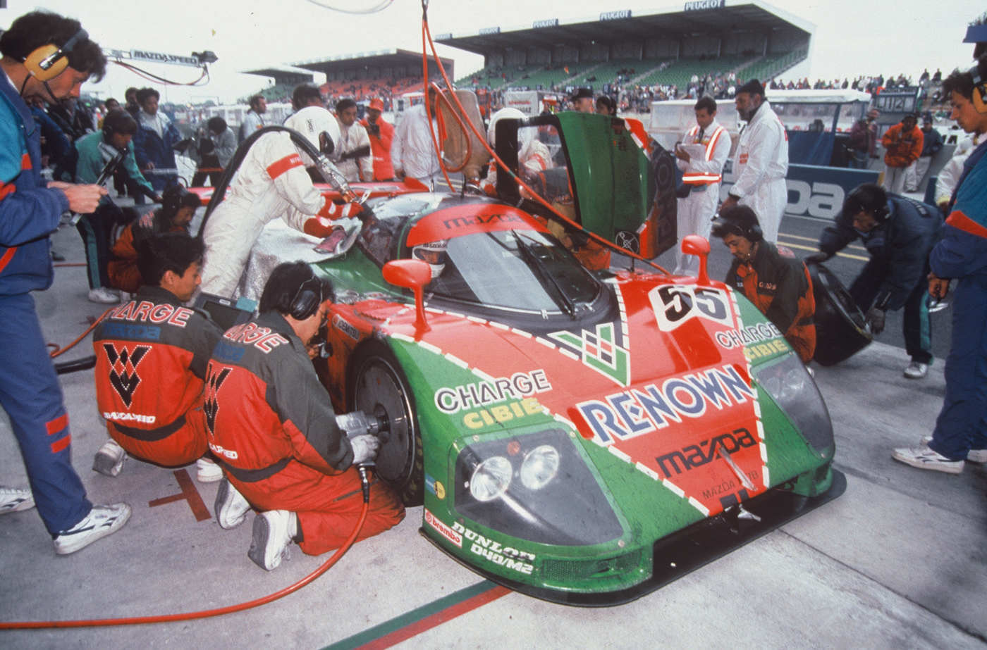 Mazda 787B em voltas de demonstração no Le Mans Classic 2022 22