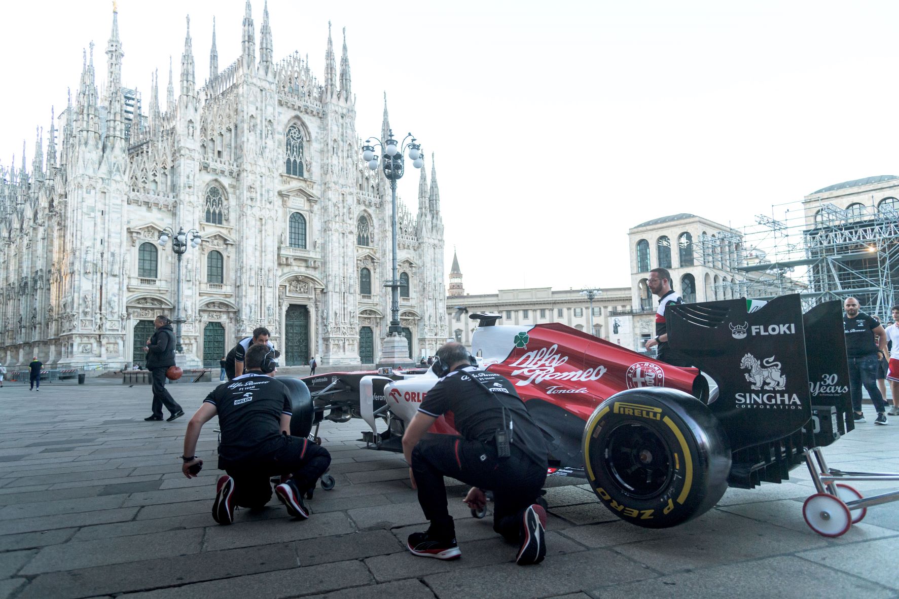A Alfa Romeo acorda Milão com um Fórmula 1 no dia do seu 112º aniversário 16