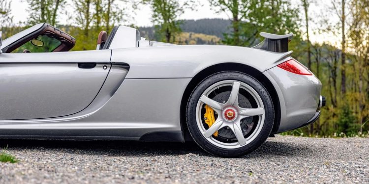 Adquirir um Porsche Carrera GT volta a ser possível... Este vai a leilão! 20