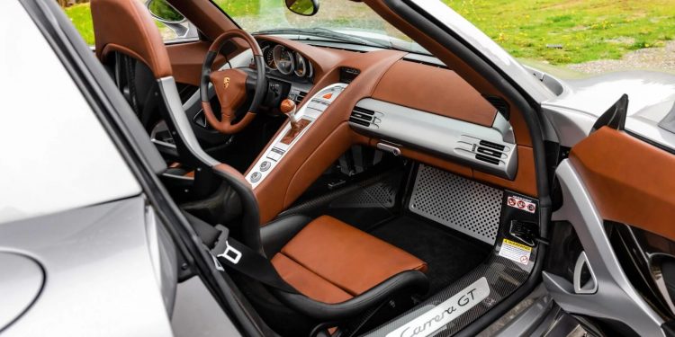 Adquirir um Porsche Carrera GT volta a ser possível... Este vai a leilão! 18