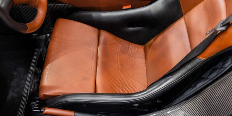 Adquirir um Porsche Carrera GT volta a ser possível... Este vai a leilão! 17