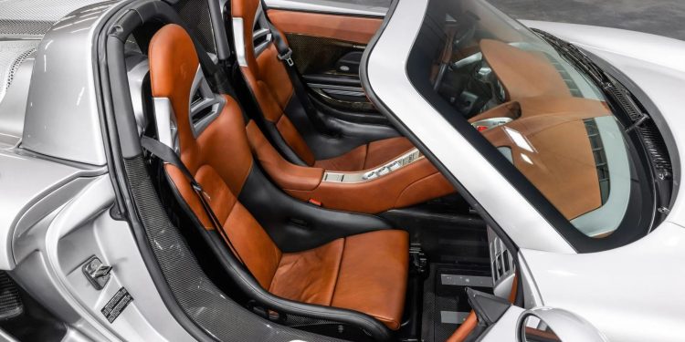 Adquirir um Porsche Carrera GT volta a ser possível... Este vai a leilão! 16