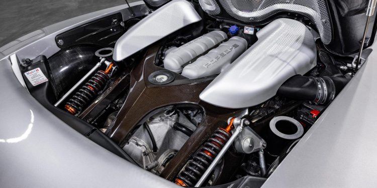 Adquirir um Porsche Carrera GT volta a ser possível... Este vai a leilão! 15