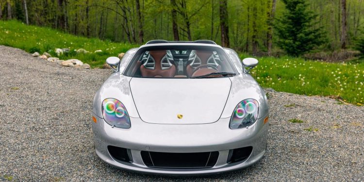 Adquirir um Porsche Carrera GT volta a ser possível... Este vai a leilão! 26