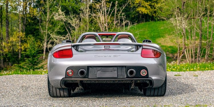 Adquirir um Porsche Carrera GT volta a ser possível... Este vai a leilão! 23